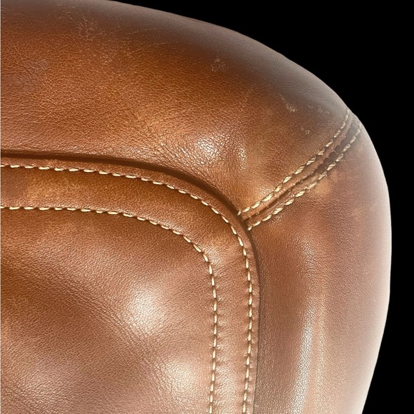 Elegant and timeless leather Coach bag in great condition. - Picture 4 of 5